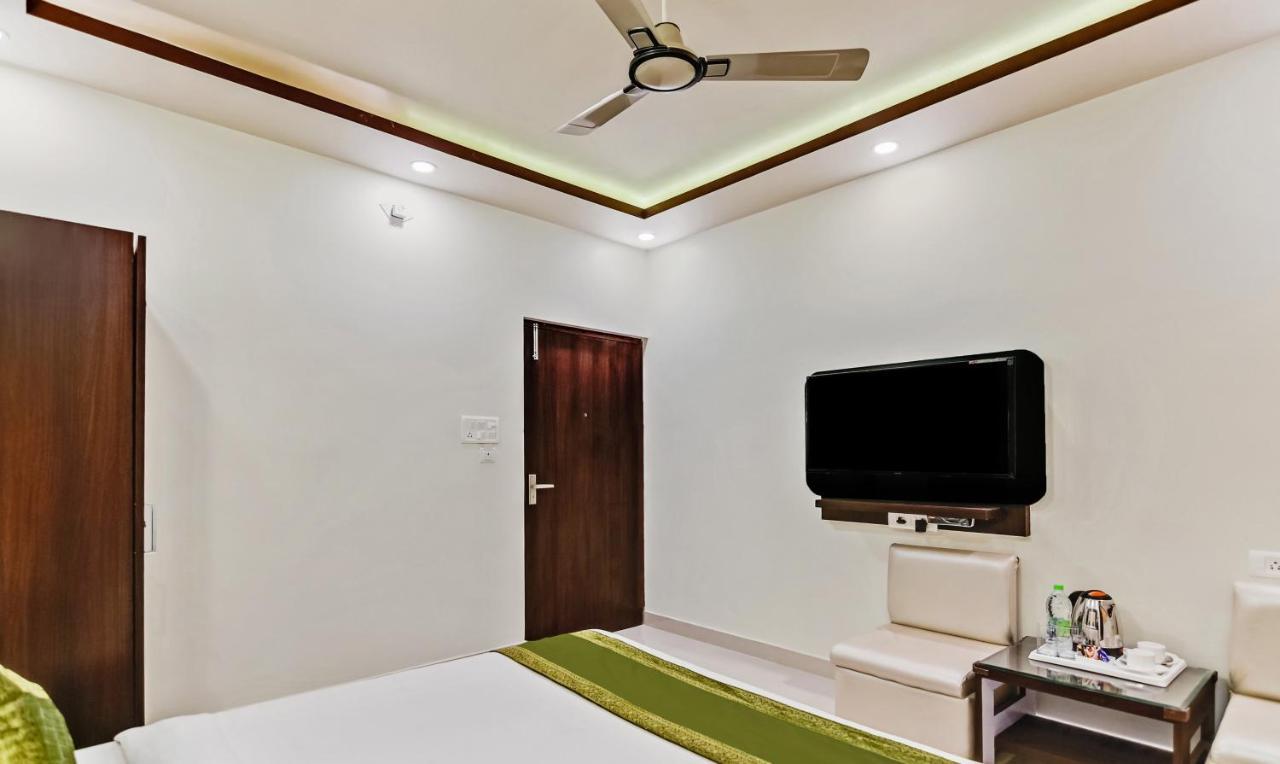 Treebo Resto- Near Lucknow Railway Station Hotel Buitenkant foto